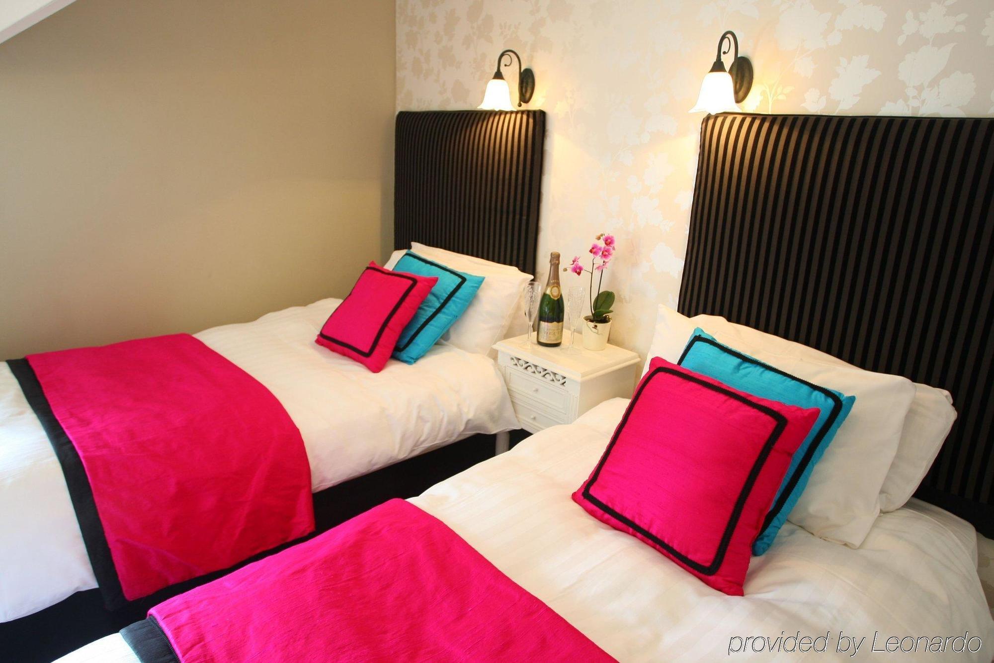 فندق ذا جرافتون مبيت وإفطار هاروغايت المظهر الخارجي الصورة A bedroom at the hotel
