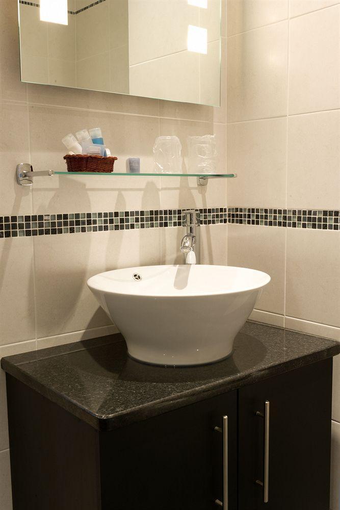 فندق ذا جرافتون مبيت وإفطار هاروغايت المظهر الخارجي الصورة A washbasin