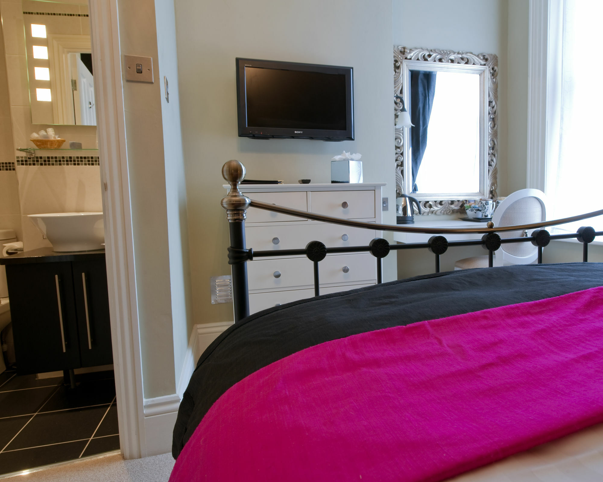 فندق ذا جرافتون مبيت وإفطار هاروغايت المظهر الخارجي الصورة A bedroom at the hotel